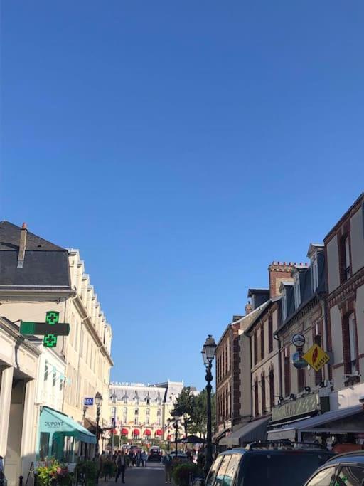 La Baleine - Hyper Centre, Charme Et Calme A Deux Pas De La Mer Cabourg Esterno foto